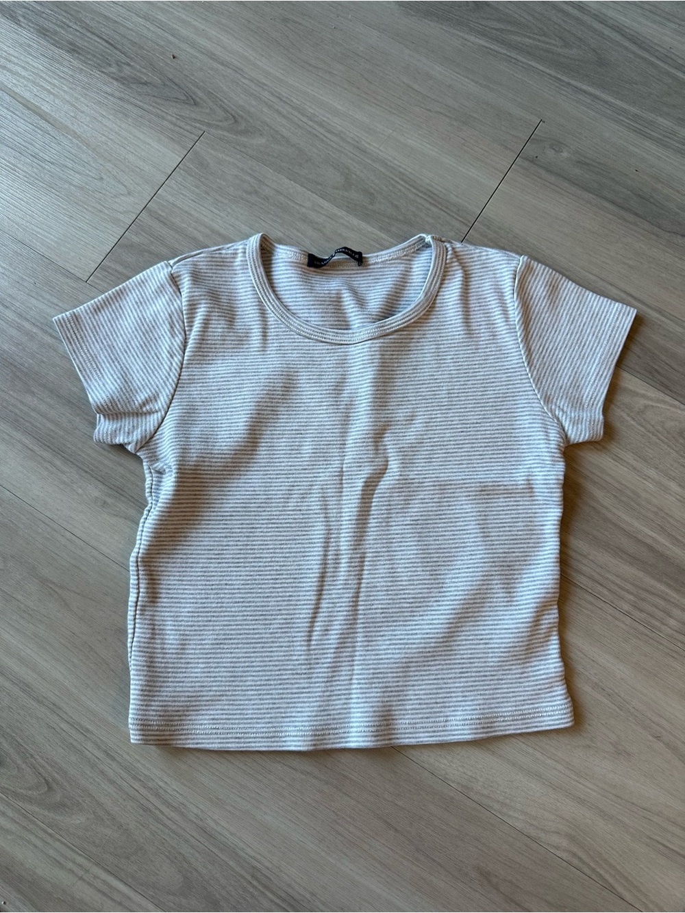 Brandy Melville Ribbed Short Sleeve Striped white/gray cropped top XS